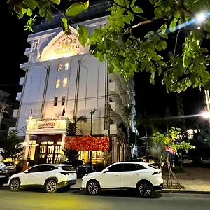 4* Hotel Aristocrat &